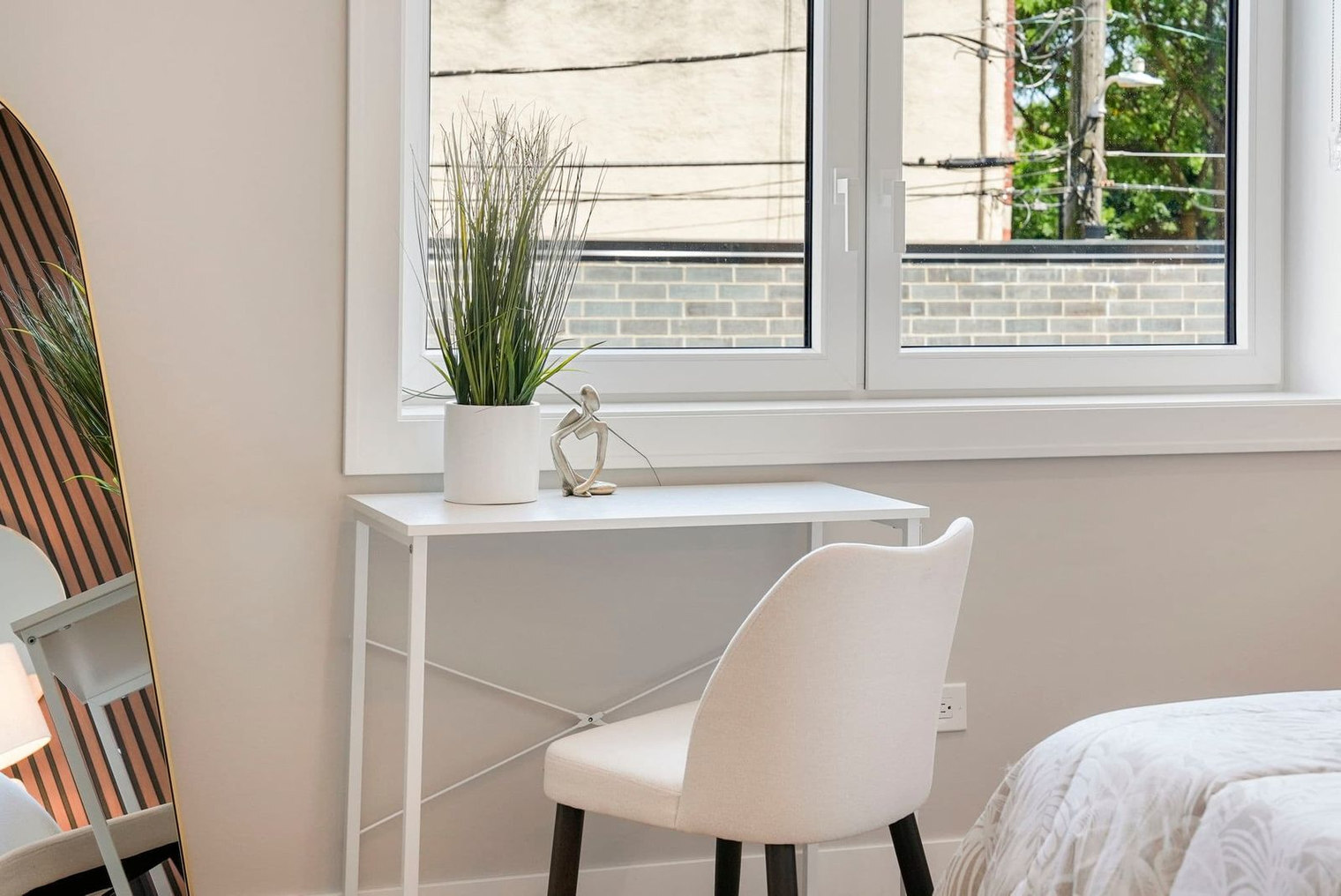 Building Photo - 2344 W Polk St