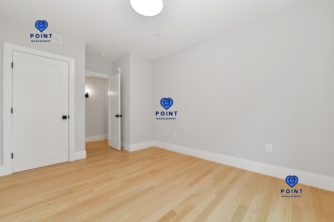 Building Photo - 516 Sumner St