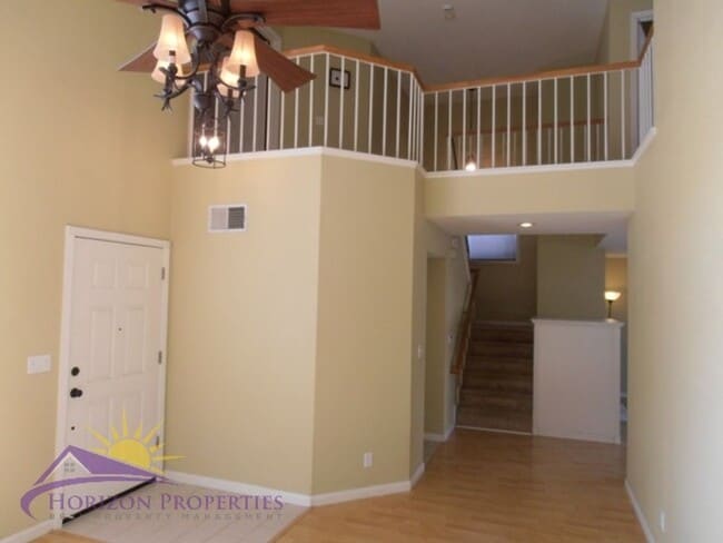 Building Photo - Spacious 3 Bed 2.5 Bath 1,959 Sq. Ft. Antelope Home