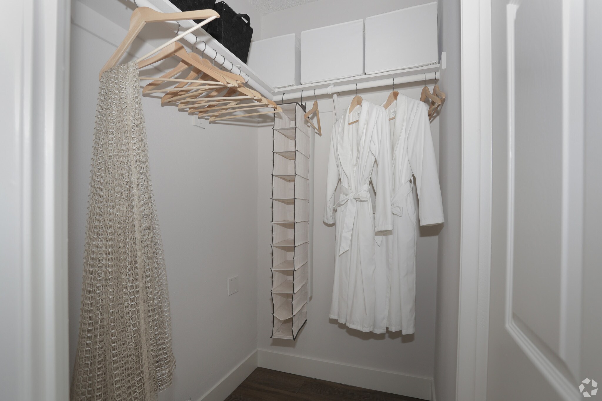 The Preston Miracle Mile Apartments 630 S Masselin Ave Los Angeles CA