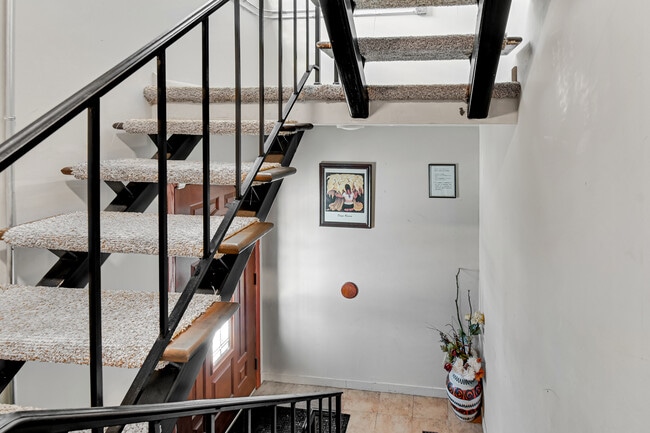 Building Photo - 403 Prairie Ave