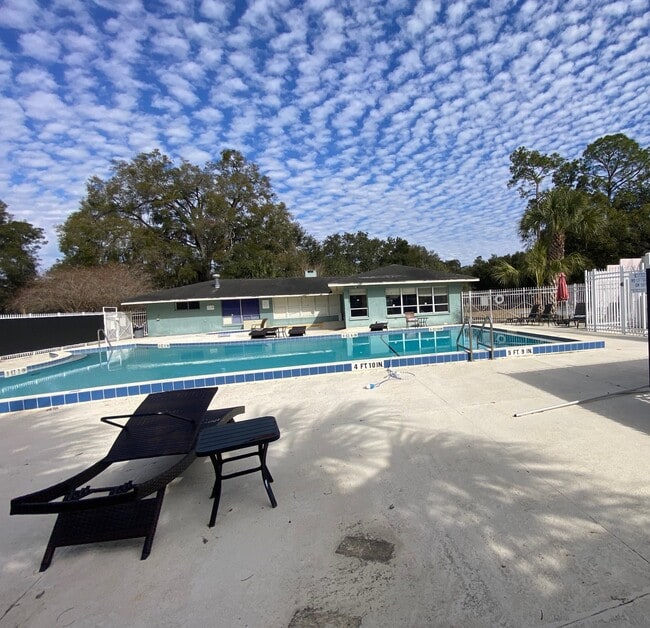 Building Photo - 501 SW 75th St