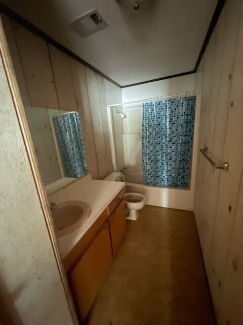 Building Photo - 3 Bedroom 1 bath apartment