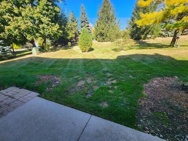 Building Photo - 215 Brett Cir