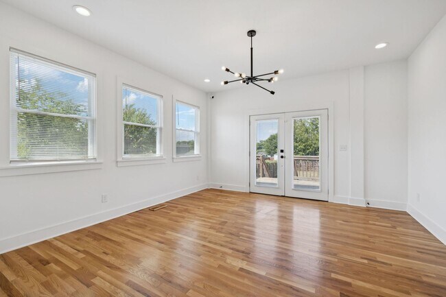 Building Photo - Beautifully Remodeled Home Just Minutes From Downtown Nashville