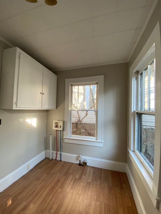 Building Photo - 927 Highland Ave