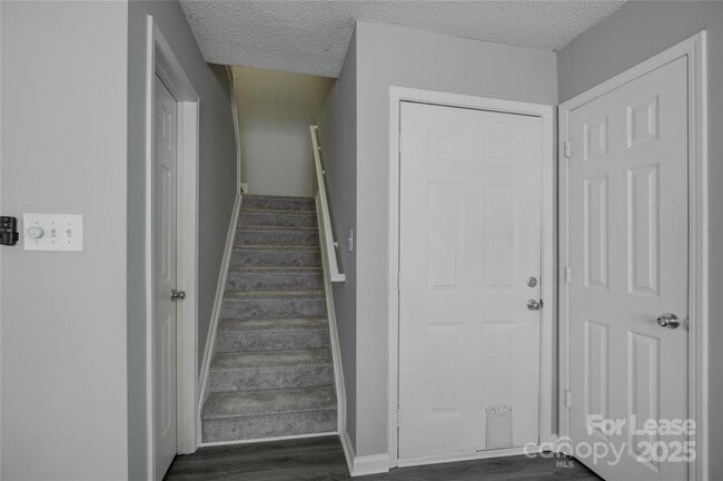 Building Photo - 9014 Roseton Ln