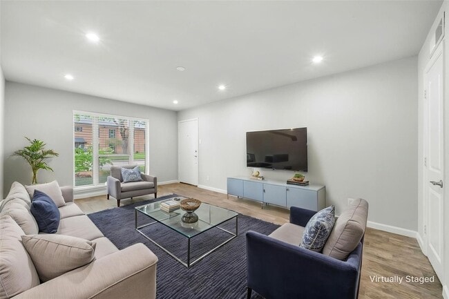 Building Photo - 6014 E University Blvd