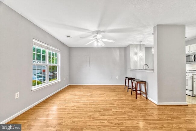 Building Photo - 43585 PATCHING POND Sq