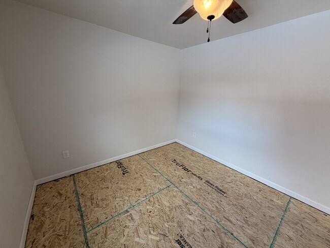 Building Photo - 105 S Kendall St