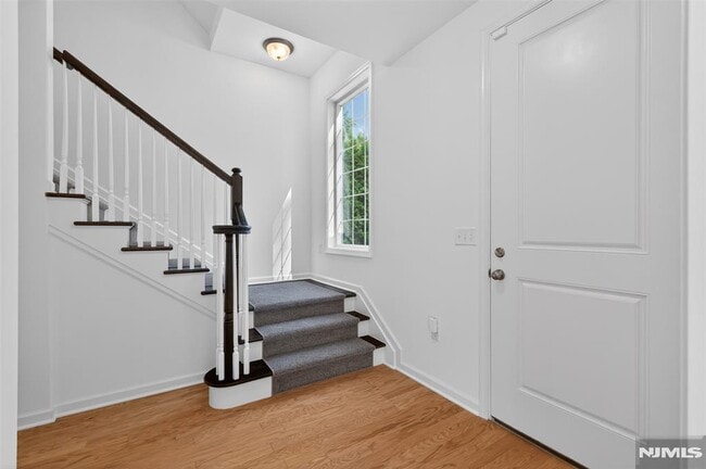 Building Photo - 60 Roosevelt Dr