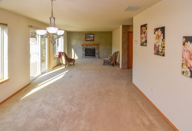 Building Photo - PENDING APPLICATION; Well Maintained 4 BD