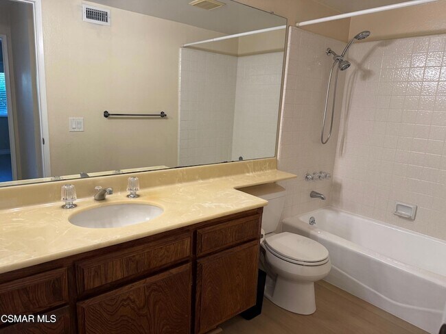 Building Photo - 846 Lindawood St