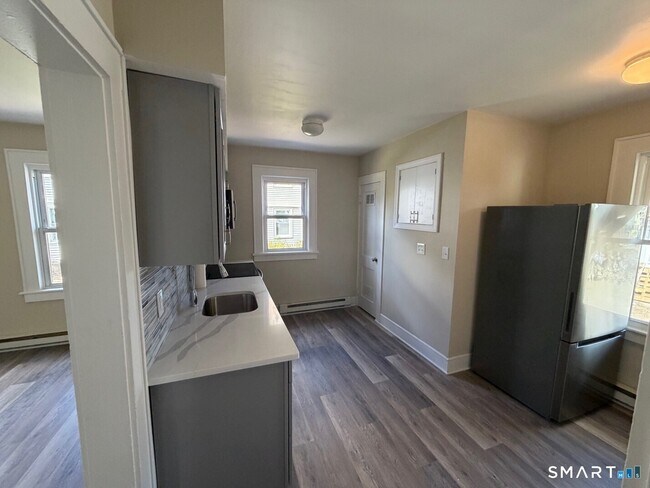 Building Photo - 35 9th Ave