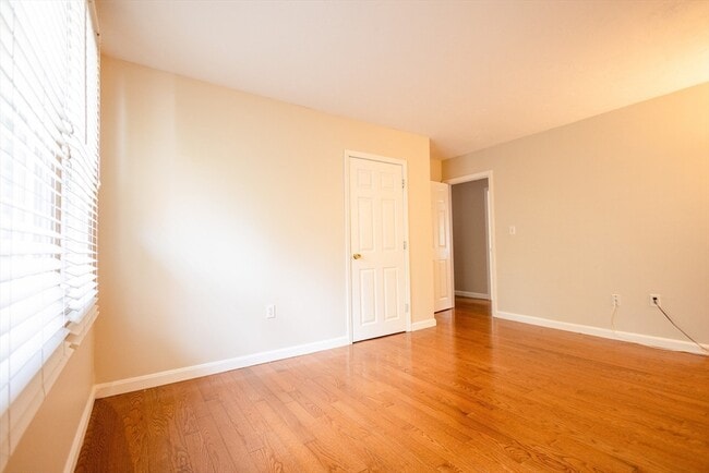 Building Photo - 5337 Washington St