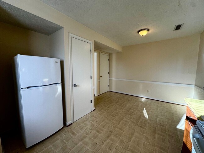 Building Photo - 2600 Anthony Pl