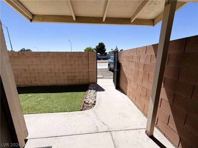 Building Photo - 328 N Linn Ln