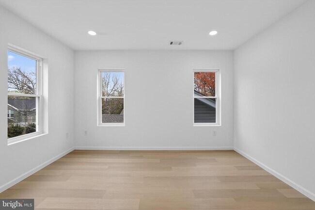 Building Photo - 2932 Yost Pl NE