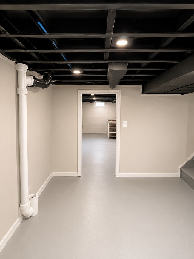 Building Photo - 6325 Neff Ave