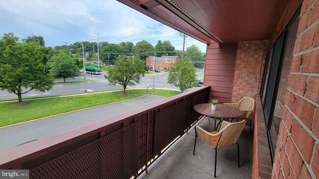 Building Photo - 1501 S George Mason Dr