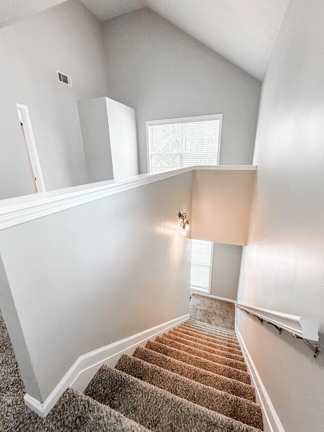 Building Photo - 3/2 near Lake Lanier in Forsyth County