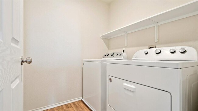 Building Photo - 141 Miracle Dr