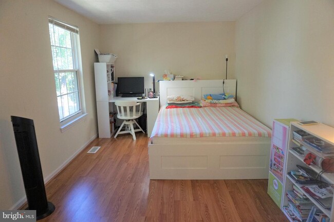 Building Photo - 14024 Teaneck Terrace