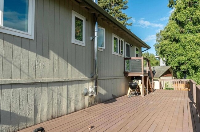 Building Photo - 4-Bedroom Fairbanks Home with Garage, Deck...