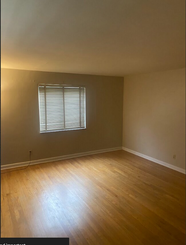 Building Photo - 1008-1010 W Dorothy Ln