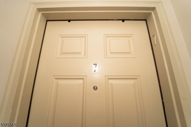 Building Photo - 331 Straight St