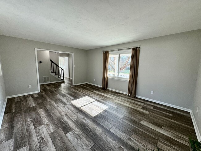 Building Photo - READY NOW!! Updated 5-Bedroom Home w/Fenced Backyard, Attached Garage  & Sunroom - Pet Friendly!