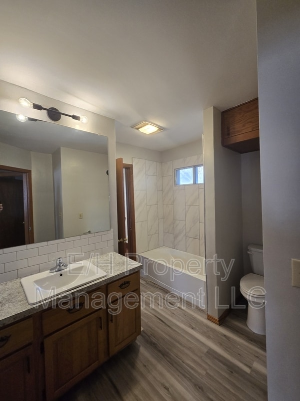 Building Photo - 526 N Martinson Ave