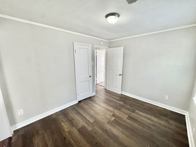 Building Photo - 2736 Dunn Ave