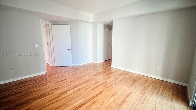 Building Photo - 1331 Brickell Bay Dr