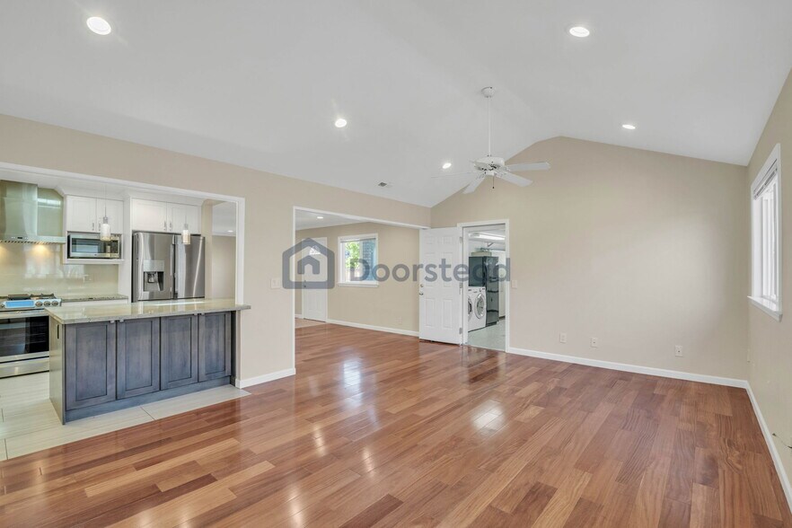 Building Photo - 505 Hiller St