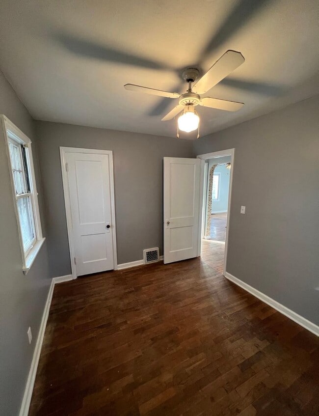 Building Photo - Beautiful 2 bedroom 1 bathroom