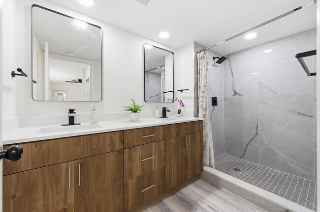 Building Photo - 1424 14th Terrace