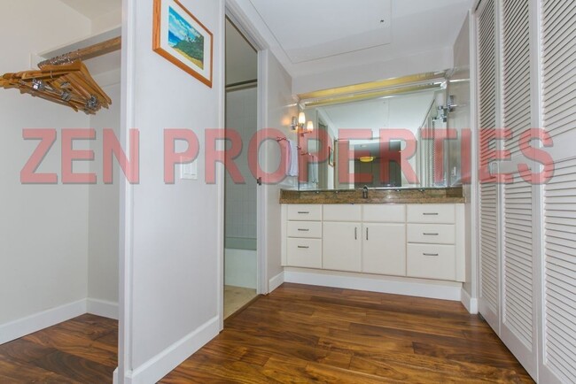 Building Photo - fully furnished 1/1/1 condo at Harbor Squa...