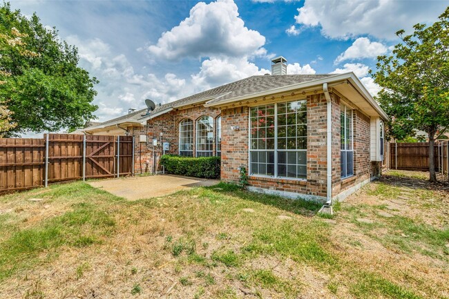 Building Photo - 1429 Sandlewood Dr