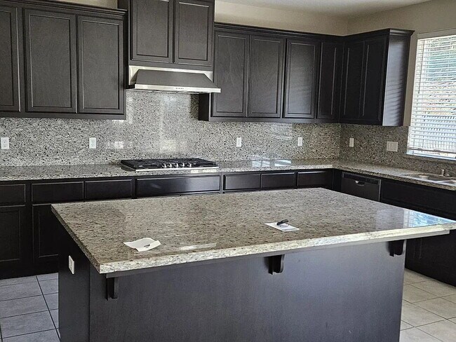 Building Photo - "Charming Copperopolis Retreat: Spacious 3-Bedroom Haven with 2.5 Baths & Cozy Fireplace!"