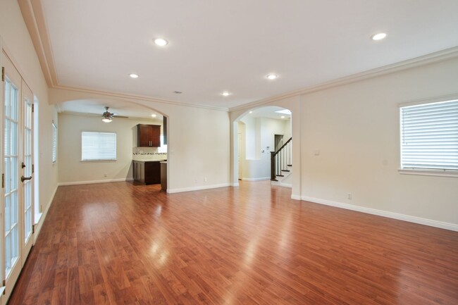 Building Photo - Beautiful Torrance Home - Detached Back Ho...