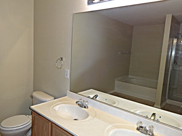 Building Photo - 4916 Water Ridge Ln