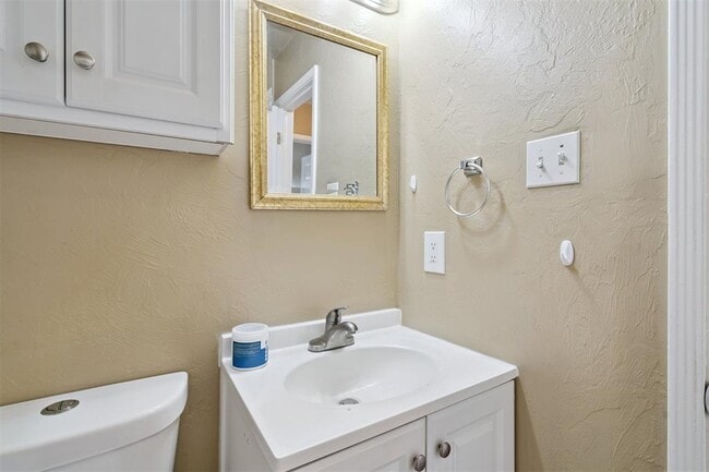 Building Photo - 317 E Key Blvd