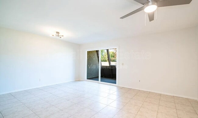 Building Photo - 1329 S Mitchell Dr