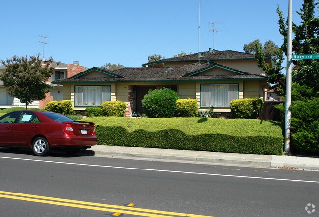 Primary Photo - 700 Harvard Ave