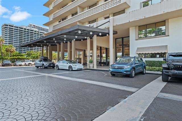 Building Photo - 10185 Collins Ave