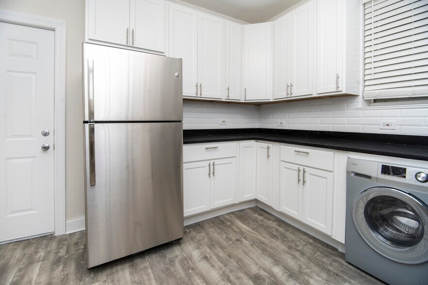 Building Photo - 321 Kedzie St