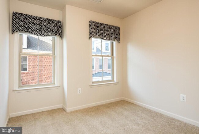 Building Photo - 3431 Kemper Rd