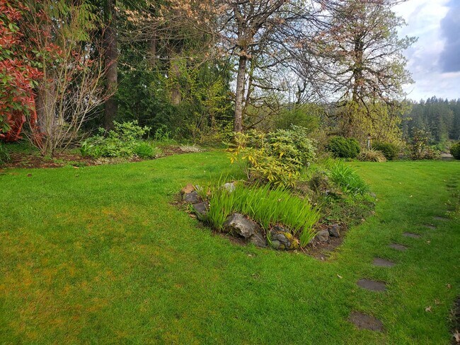 Building Photo - Beautiful home over the Hammersley Inlet