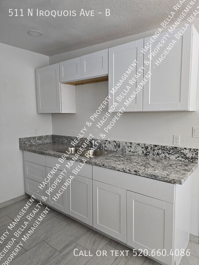 Building Photo - 511 N Iroquois Ave